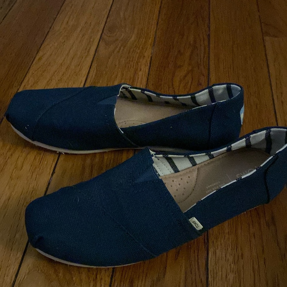 Women’s 8 Tom’s